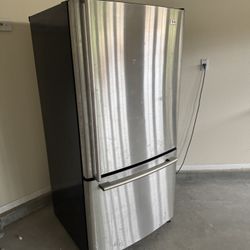 Refrigerator Lg