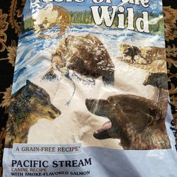 Taste Of The Wild Pacific Stream Smoke Flavor Salmon Dog Food 28lbs Best By 2025