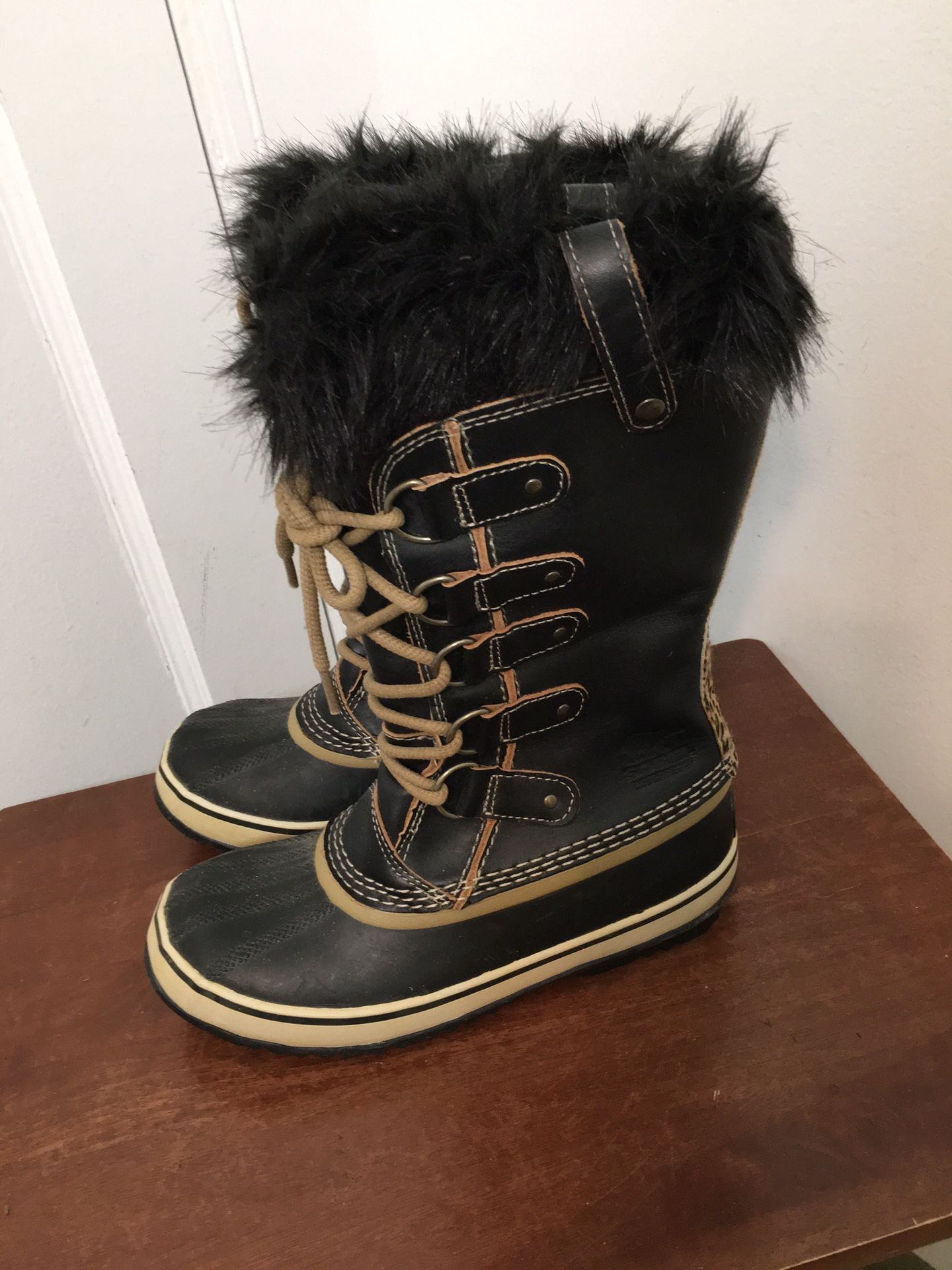 SOREL WATERPROOF WOMEN'S JOAN OF ARCTIC BOOT SIZE 7.5
