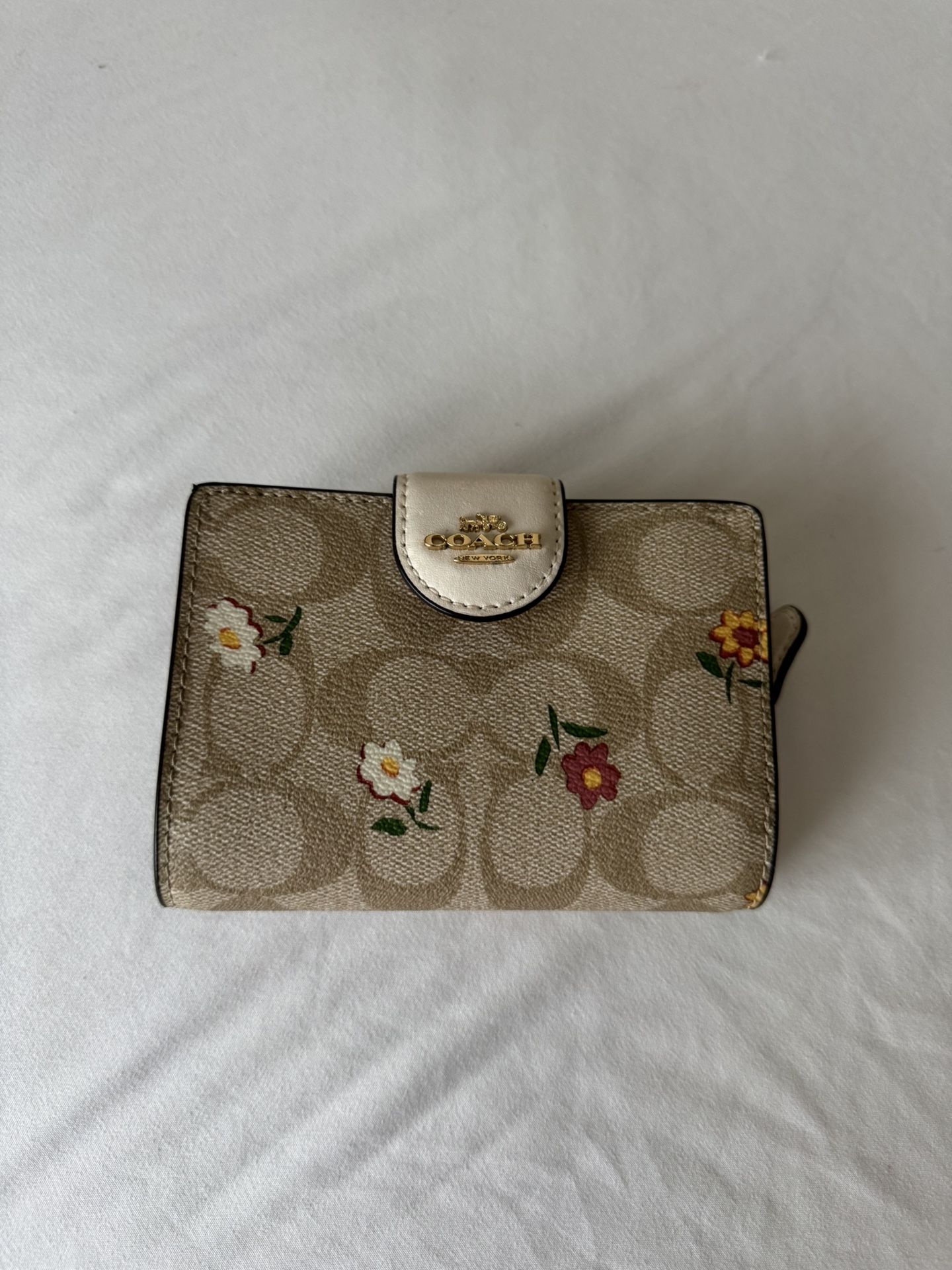 Coach Corner Zip Wallet 