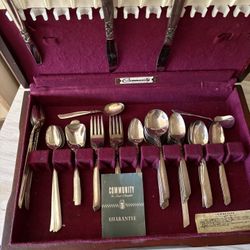 ONEIDA COMMUNITY “SOUTH SEAS” SEAS SILVER PLATED SET