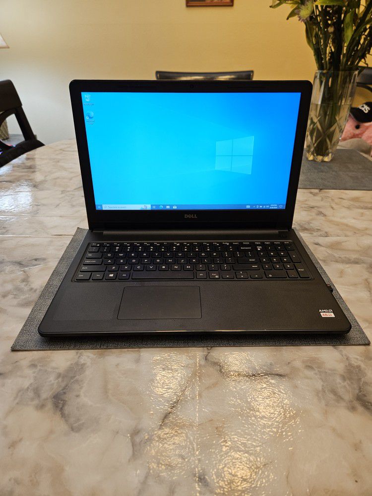 Dell Inspiron 3565 AMD Processor Up To 2.8 GHZ 8 GB Ram 500 GB Hard Drive Only Used A Few Times 
