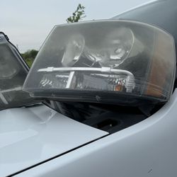 2010 Chevrolet Tahoe Headlights 