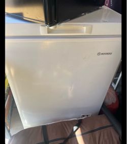 Moosoo Chest deep Freezer White need gone 3.5 cubic feet of space