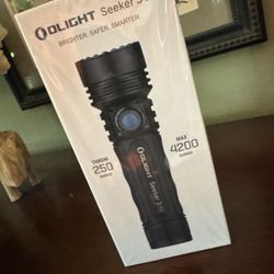 *BNIB* Olight Seeker 3 Pro 4200 Quad LED Rechargeable Flashlight 