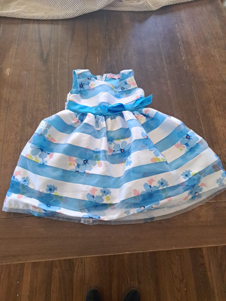 Little Girls Dress White And Blue With Flowers 2T.