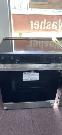 Samsung Bespoke 6.3 cu ft slide-in Electric Range with Precision Knobs -1 year warranty