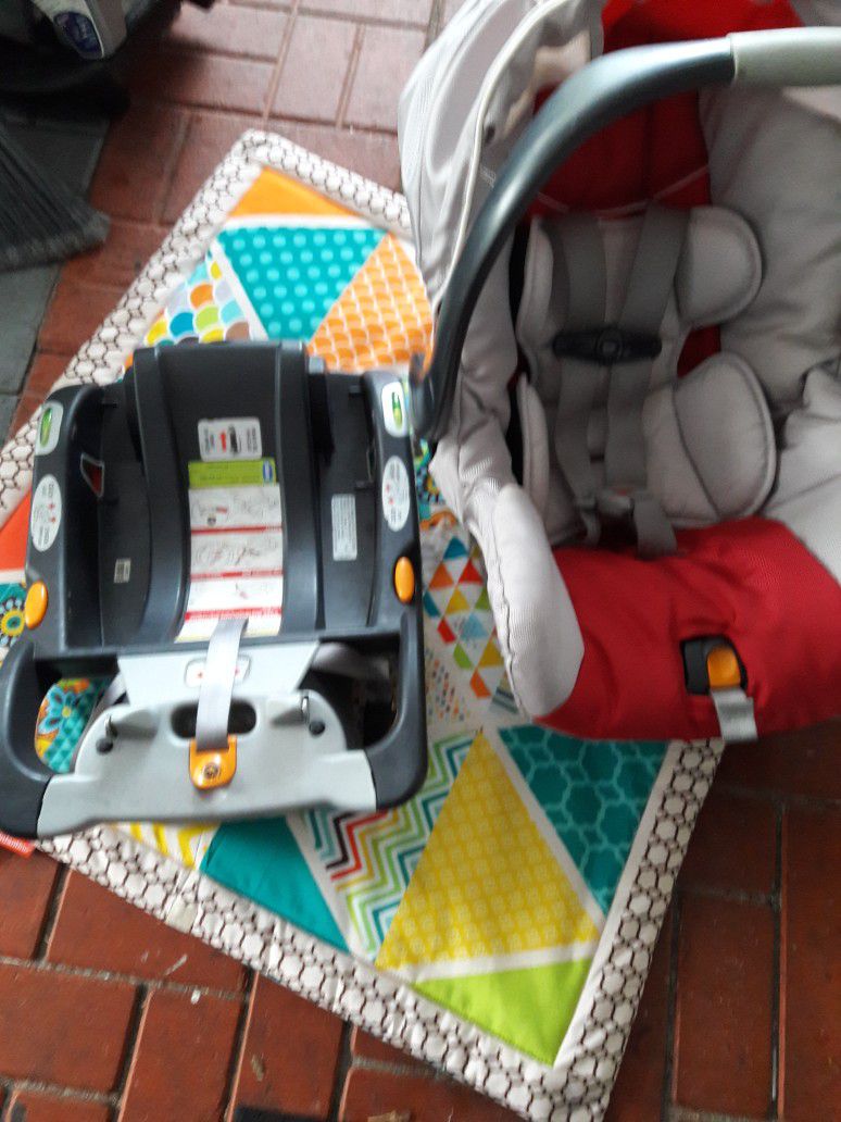 Chicco Infant Car Seat 