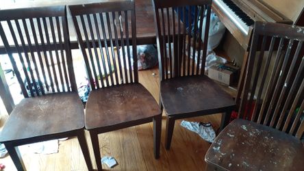 Antique solid hard wood table and 4 chairs needs lil clean