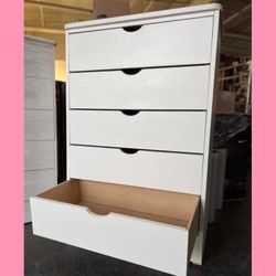 Dresser/ Five drawers dresser