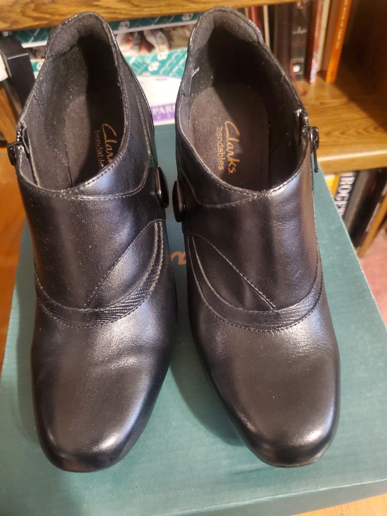 Brand New Cute Black Leather Ankle Boots Size 7 Made By Clark's 