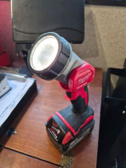 Milwaukee M18 Worklight no battery power tool