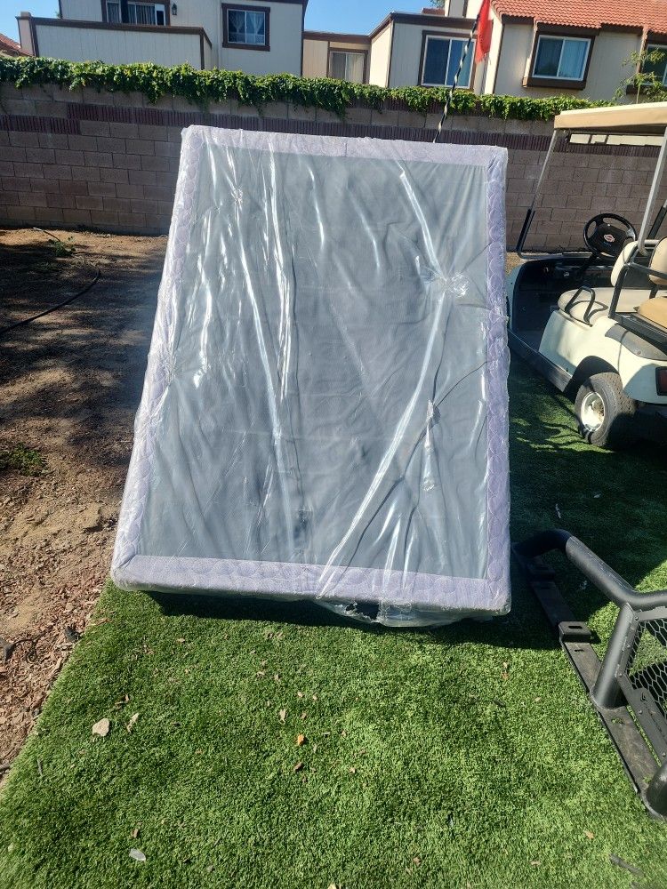 Hi I'm Saling A Full Sice Box Sprin ND Good Condition