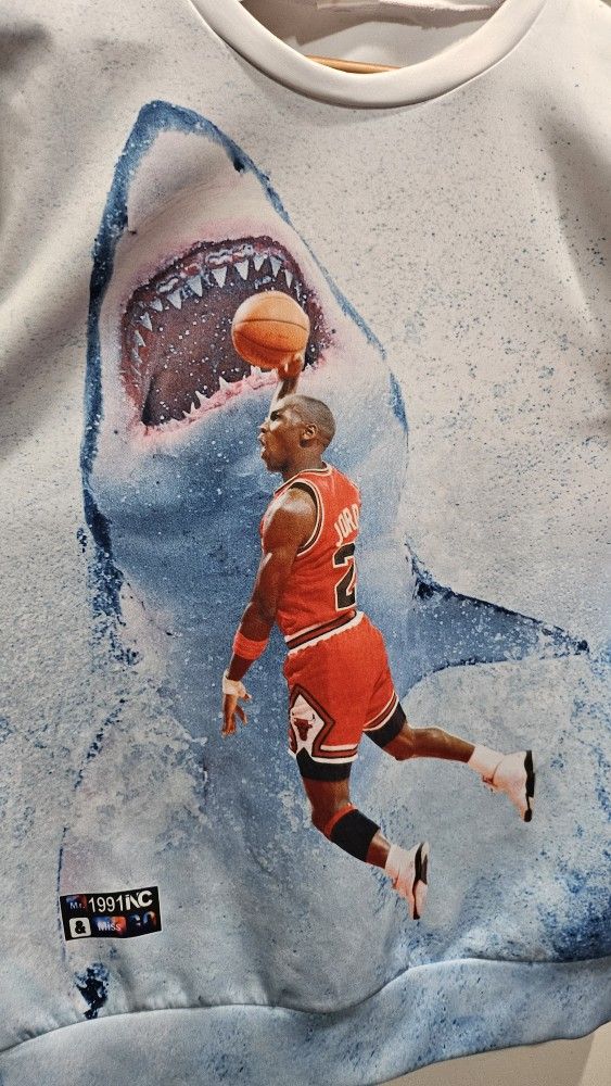 MICHAEL JORDAN XL COOL MAX JAWS LONG SLEEVE SHIRT WITH TAGS