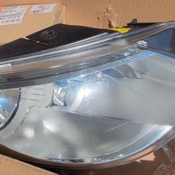 2009 to 2012 Volkswagen Headlight and Turn Signal ( OEM Right Side)