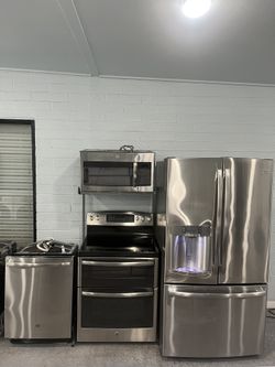 GE KITCHEN APPLIANCE SET FOR SALE!