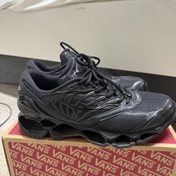 Mizunos Prophecy Wave Shoes