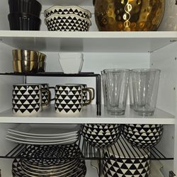 Dinnerware with bonus items