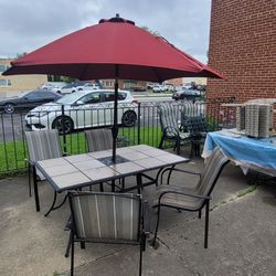 patio set table 4chairs and umbrella 