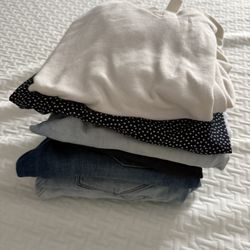 Women’s Clothing Lot 5 Jeans, 1 skirt, 1 sweatshirt size 0-4 and XS