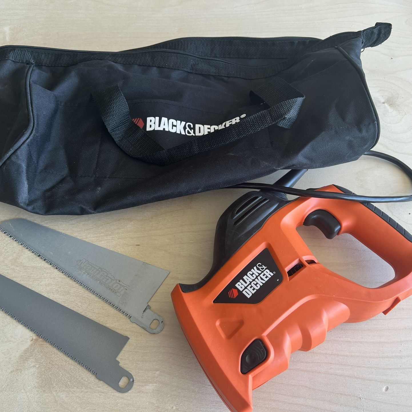 BLACK+DECKER Electric Hand Saw with Storage Bag, 3.4-Amp for Sale in Queen  Creek, AZ - OfferUp