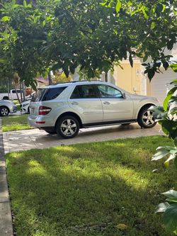 09 Mercedes Benz ML350  $6700  OBO