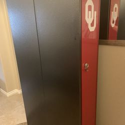 Set of 3--PrimeTime OU sports Lockers! Like new!