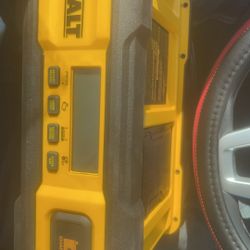 DeWALT Multi Use Car Battery Charger 