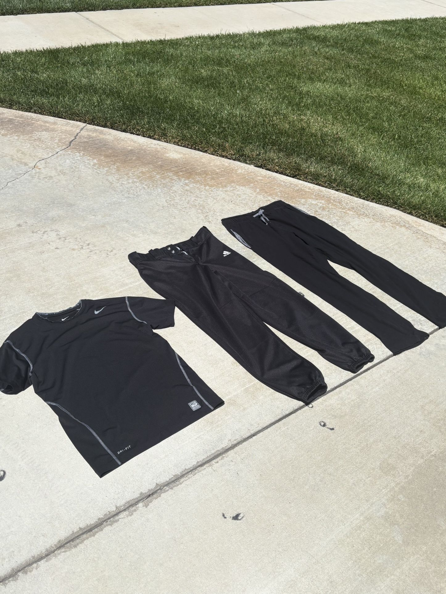 SET OF 3 ATHLETIC WEAR PIECES