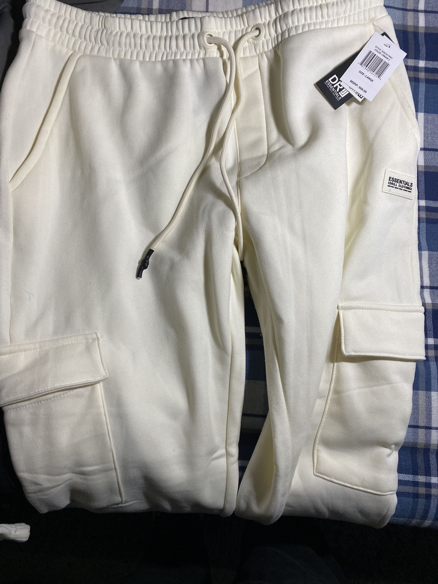 M essential white sweatpants