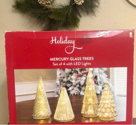 Beautiful Set of 4 Lighted Glass Trees! 9”,10”,12”,14”