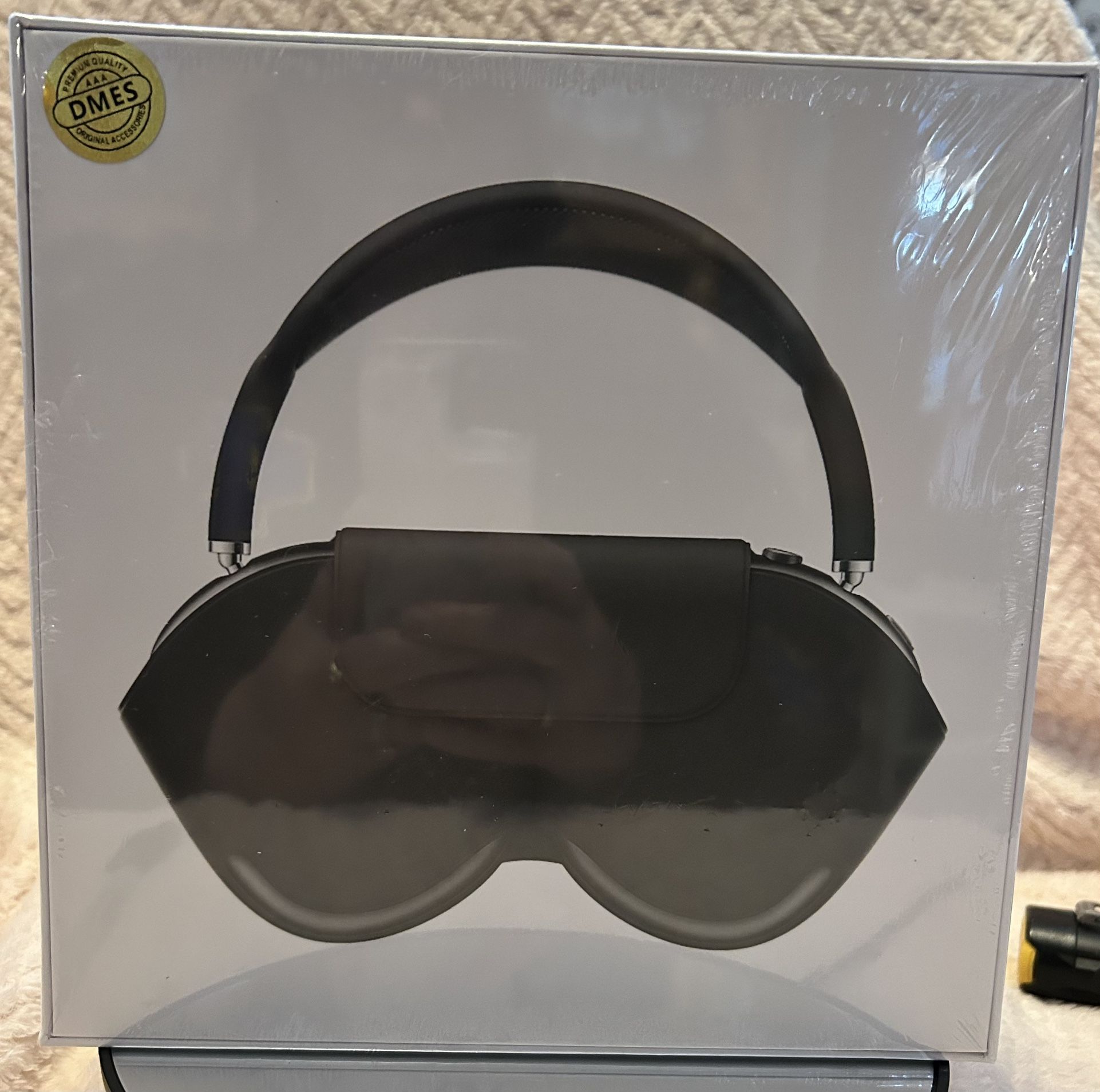 Black Wireless Headphones with a case for headphones*NEW IN UNOPENED BOX*