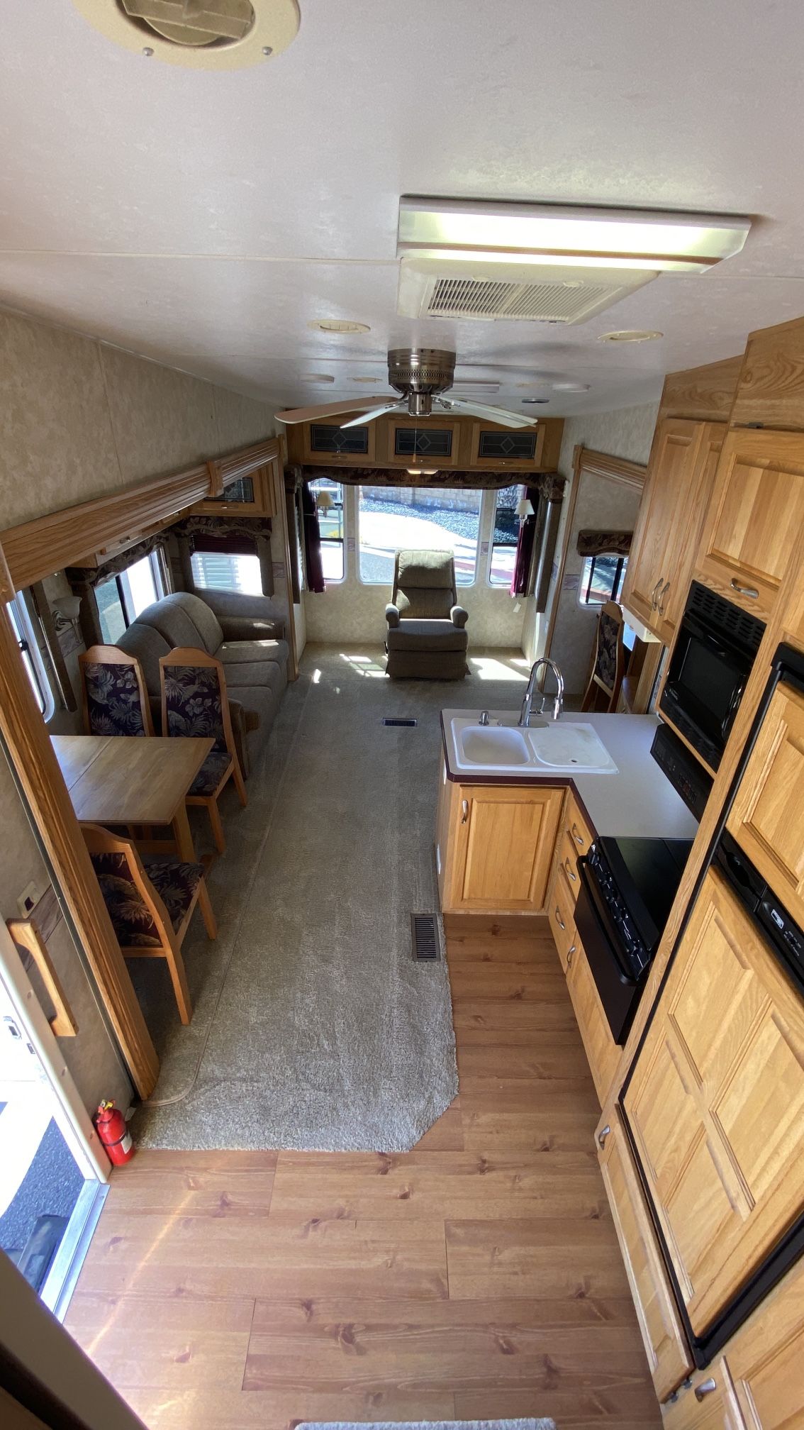 Excellent condition fifth wheel travel trailer washer and dryer for