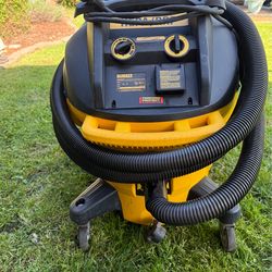 DeWalt DWV012  10 gallon HEPA Dust Extractor