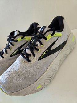 Brooks Ghost Max Men's Size 11D Shoes