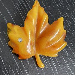 Vintage AVON Leaf Brooch 