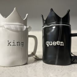 Super Cute Queen & King Mug Set (New) $38 dlls. FIRM PRICE