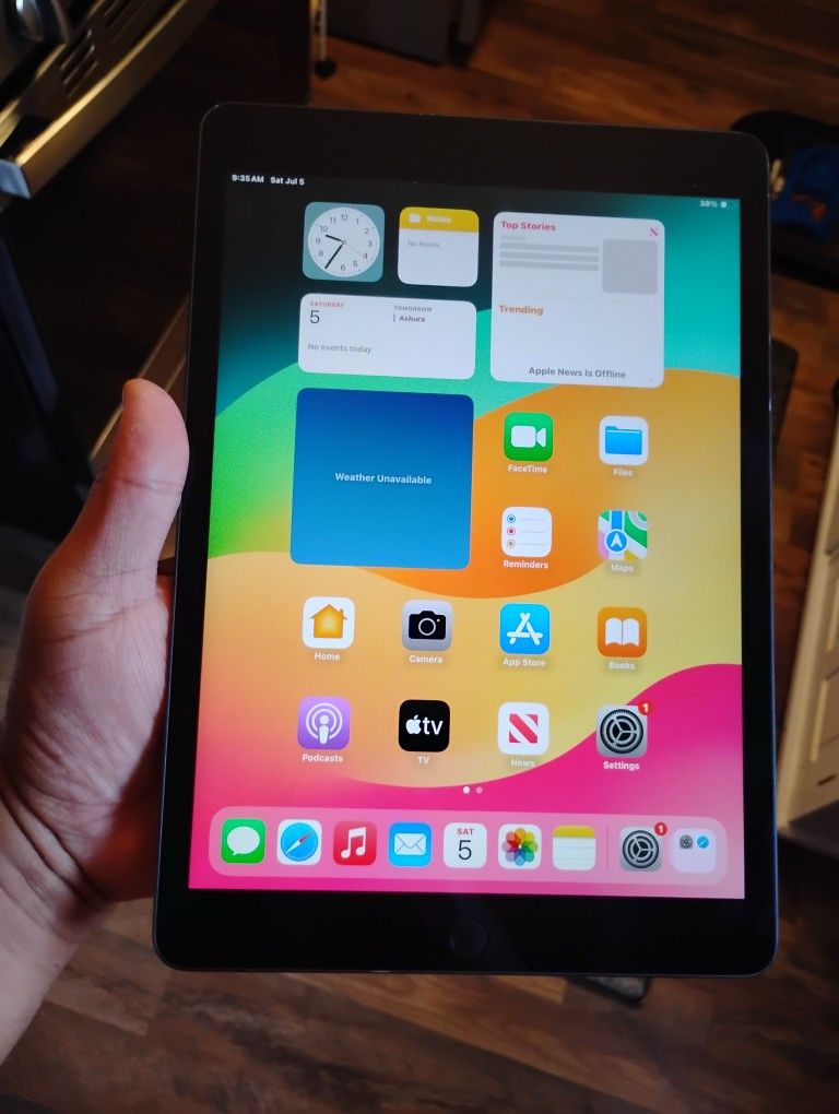 APPLE I PAD 9 ..64 GIGS