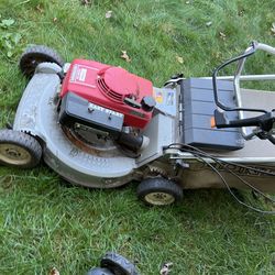 Honda HR214 Lawn mower for Sale in Seaford NY OfferUp