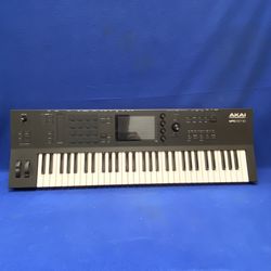 Akai MPC Key 61 Professional Standalone Synthesizer Keyboard Sampler& Sequencer 11047607