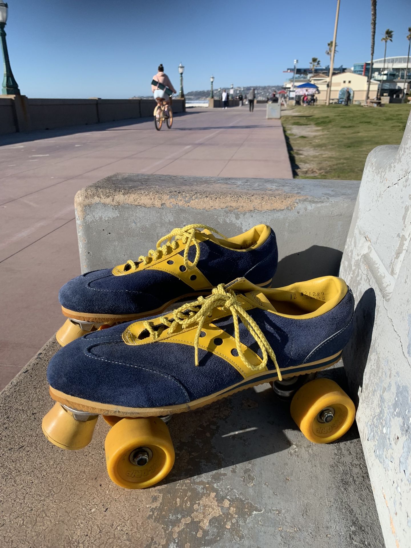 Vintage USA Size 12 Mens Roller Skates Jogger