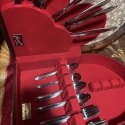 Community flatware set