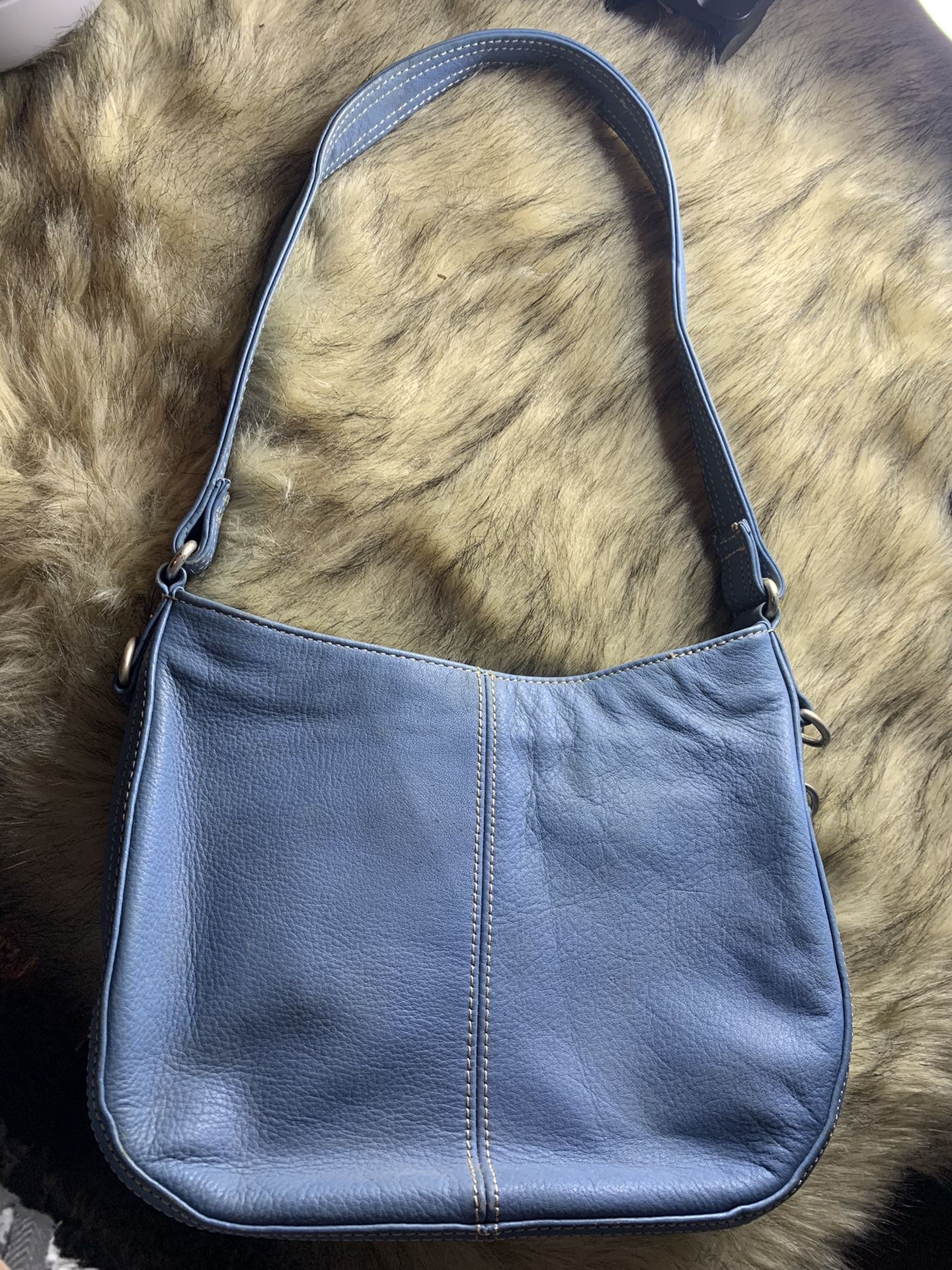 practical and comfortable fossil lady bag ideal for a quick walk in good conditions