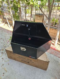 EACH FOR SALE NEW ALUMINUM TOOL BOX TONGHE INCLUDING 2 SET KEYS DIMENSIONS LARGE 39" FOR ANY QUESTION TEXT ME PLEASE HABLO ESPAÑOL THANk you