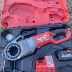 Milwaukee M18 Fuel Pipe Threader Kit