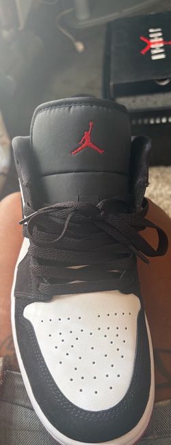 Air Jordan 1 Mid Black White Sneaker