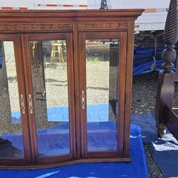 Thomasville China Cabinet Mahogany Wood. Like New