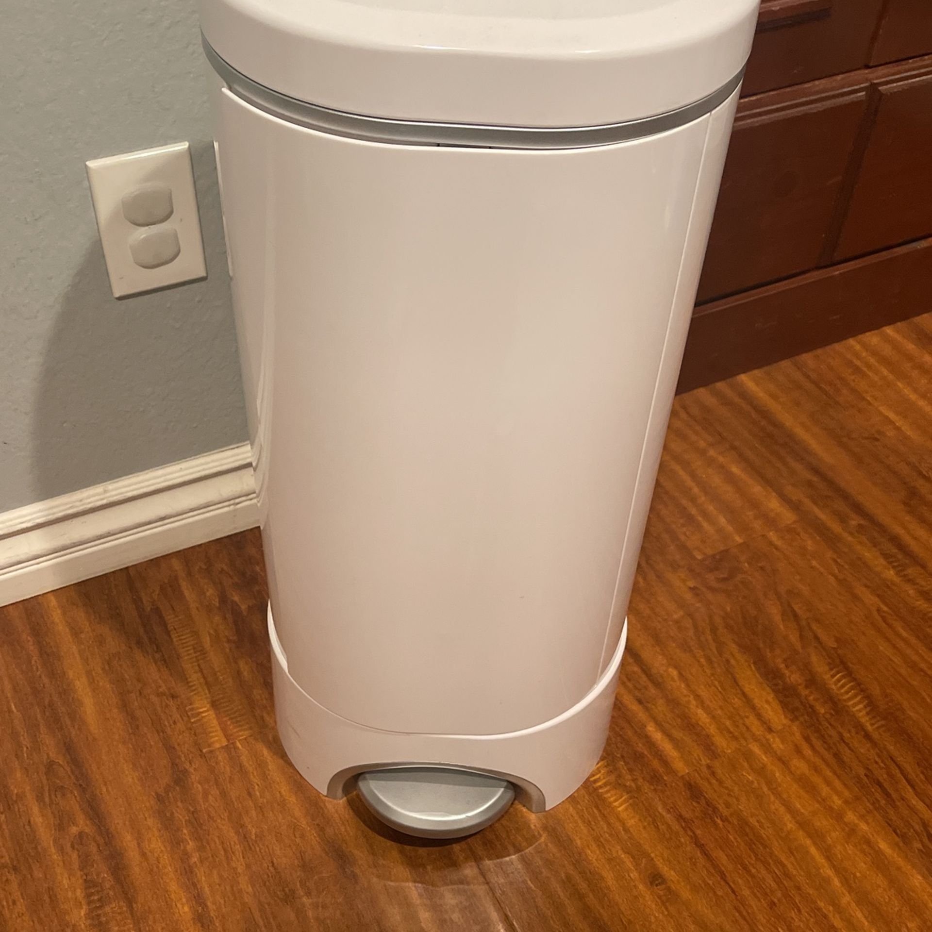 Genie Diaper Dispenser New No Box