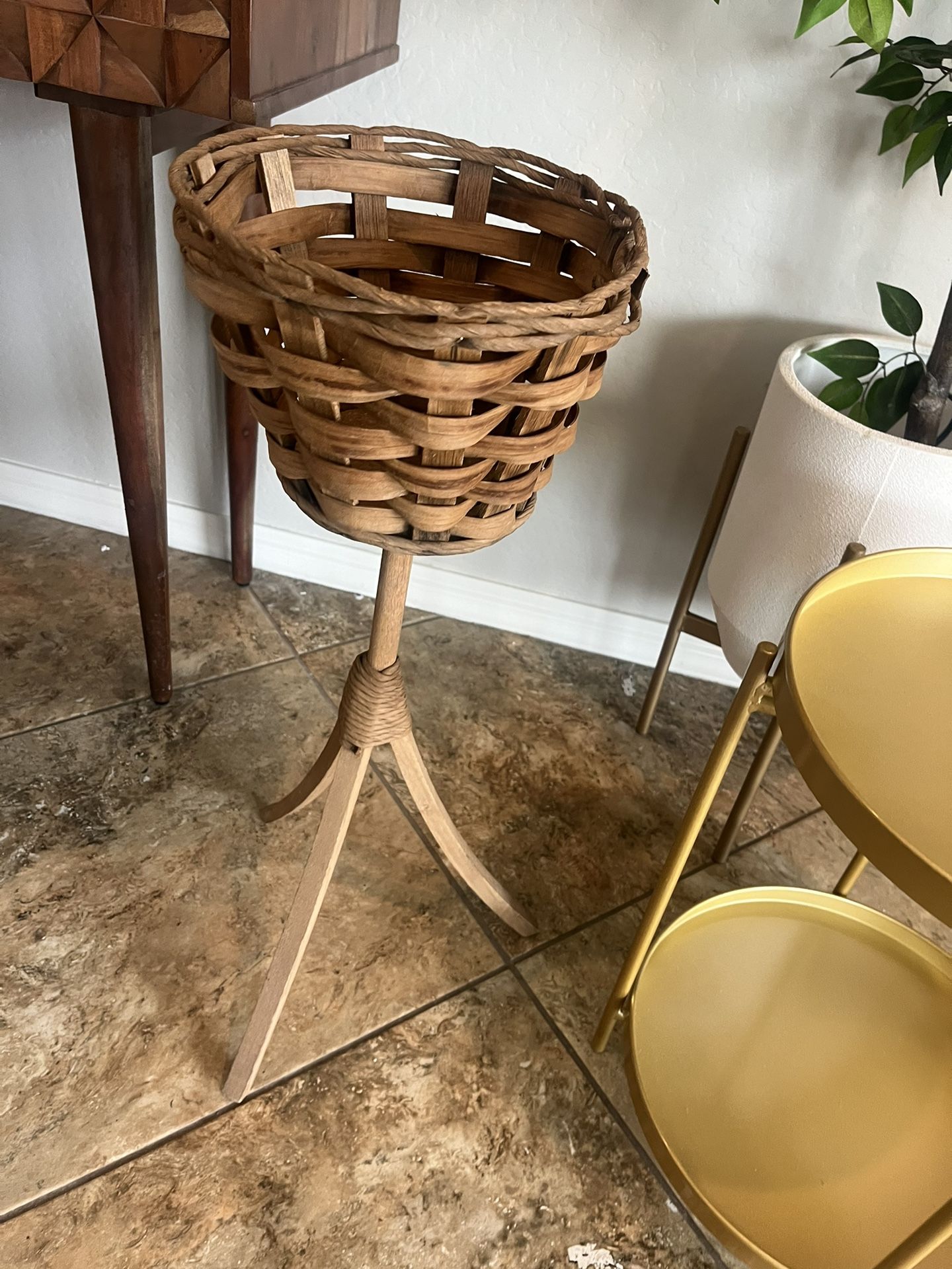 Vintage Plant Holder Basket 