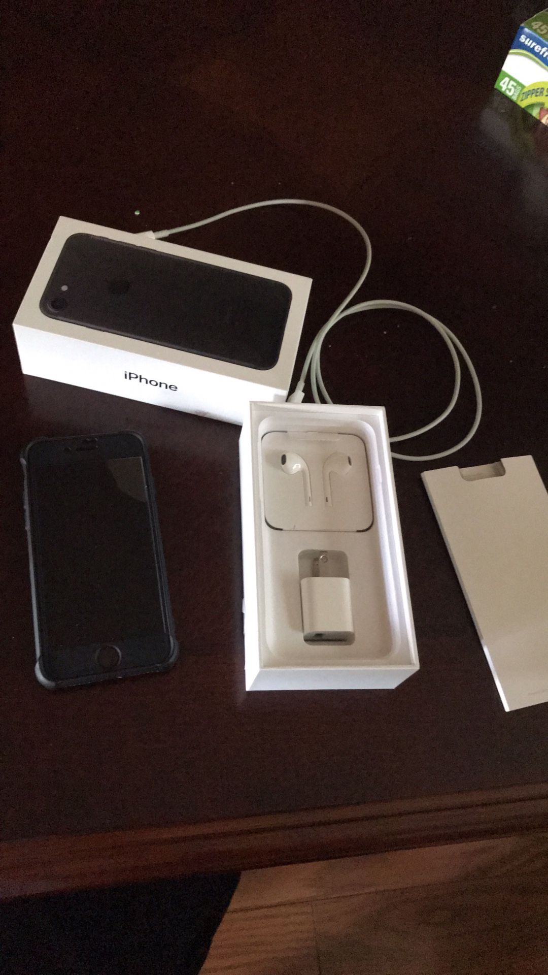 At&t PREPAID Apple iPhone 7 32gb, $125 GOOD CONDITION... charger brand new headphonez and a phone case are in cluded
